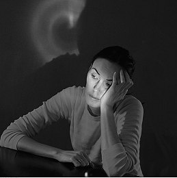 女学霸脱了内裤趴着光屁股打：高校学霸球场脱裤，球技惊人引热议-1