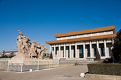 伸进她的小内裤疯狂揉摸双乳游戏：游戏道德沦陷：辣眼事件引众怒