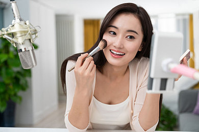 伽罗太华红着脸伸舌头翻白眼：游戏新动态：伽罗太华活动萌态十足引热议-2