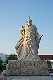 美女裸身应用：揭秘：独特应用如何成为潮流新宠-2