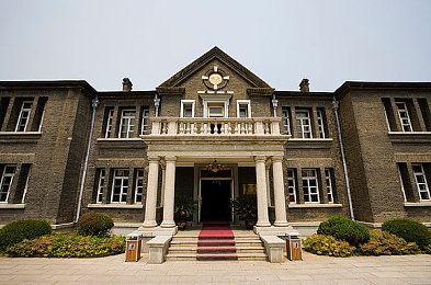 坐在校霸的鸡上背单词,校园“鸡”上背单词，学习新花样-1