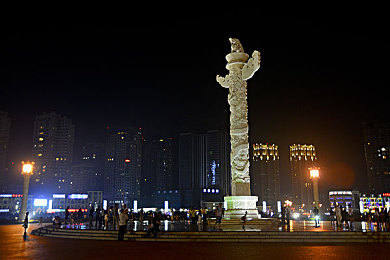 便是人间四月天上一句是什么,春日美景，杜甫诗意人生-1