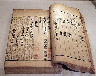 女子吃下寄生虫成为虫族女王,神秘虫族女王身世揭秘-4