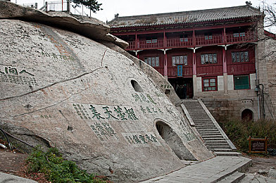 免费黄APP：揭秘免费黄APP：陷阱重重，你敢用吗？-3