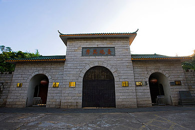 班长让我吃 罩奶头：班长请客，罩奶头温暖校园-2