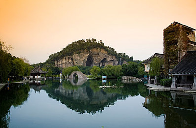 东京热混交群体交乱：东京冒险之旅，刺激解谜大挑战