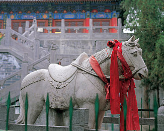 两根黑枪大战金发美女：《枪战女神》激战升级，生死对决等你来战-4
