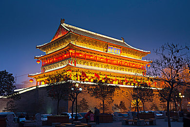 YELLOW日本动漫免费动漫,动漫盛宴来袭，免费高清任你看