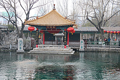 女被 c 扒衣服的游戏,游戏伦理争议：娱乐还是道德沦丧？