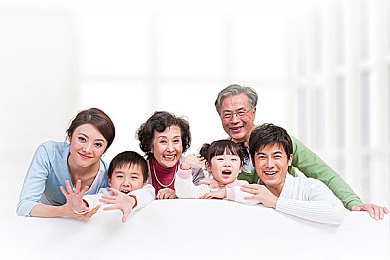 说说你被兄弟抓蛋的经历,街头“抓蛋”狂欢，兄弟情谊浓如酒-2