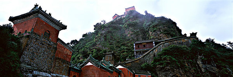 唐三把千仞雪俑的不亦乐乎,千年俑宝出土，唐三发掘引关注-3