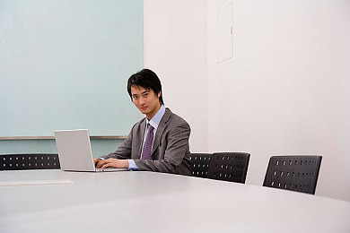 圣罗兰包包款式全部,潮流盘点：圣罗兰包包全解析-5