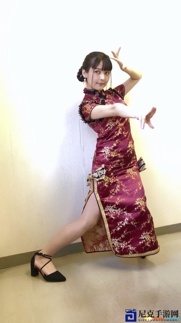 日本美女声优上坂堇最新美照 身穿红色旗袍吸睛