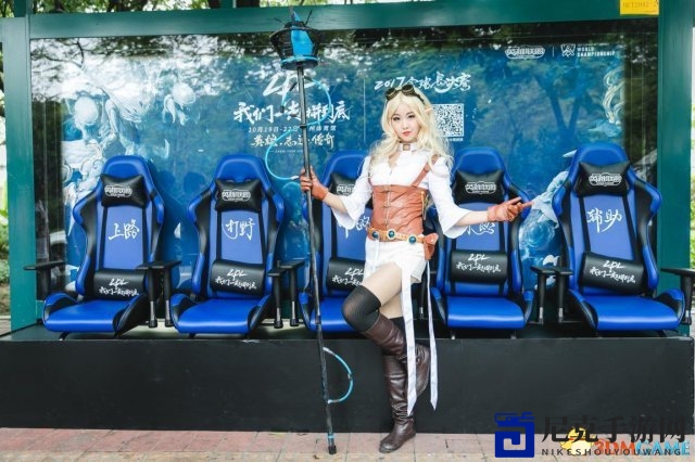 等车时来一局 广州户外候车亭惊现电竞开黑五连座