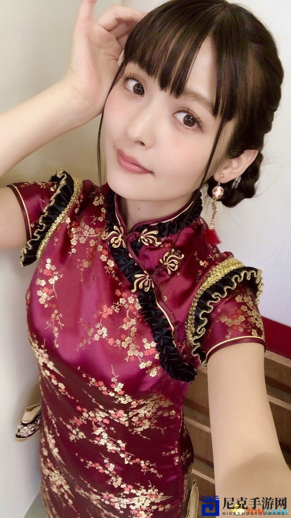 日本美女声优上坂堇最新美照 身穿红色旗袍吸睛