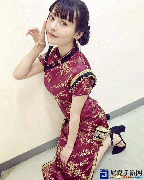 日本美女声优上坂堇最新美照 身穿红色旗袍吸睛