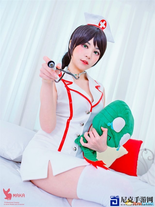 韩美女Cos《英雄联盟》阿卡丽 性感护士给你打针