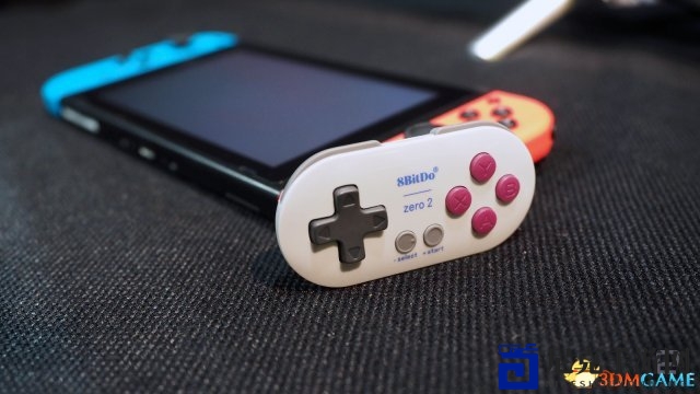 复古情怀 八位堂又带来一款超小型的Switch手柄