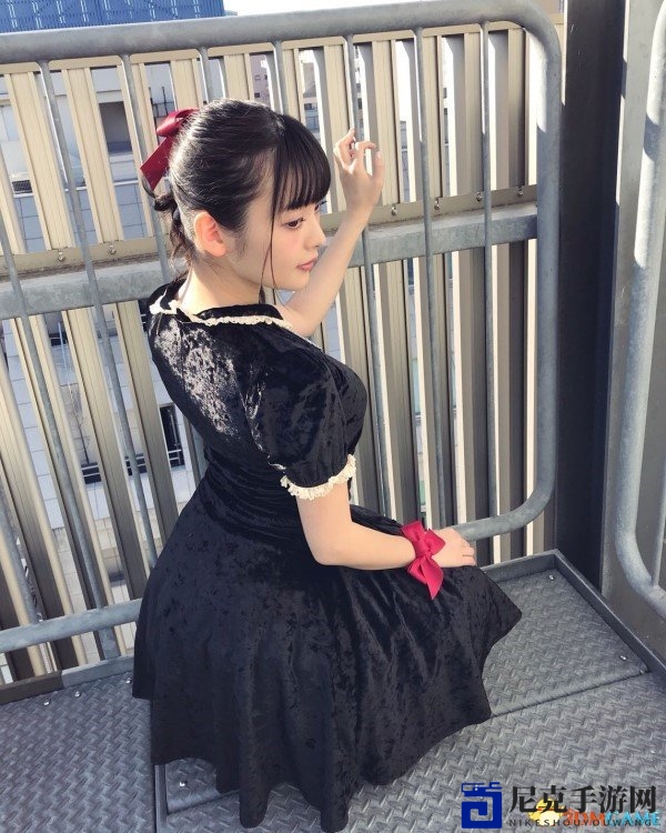 日本美女声优上坂瑾新写真集 完美演绎性感和甜美